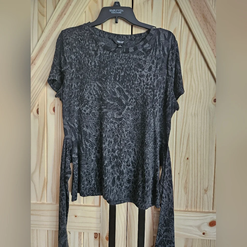 Simply Vera Woman's size L Leppard Print Short Sleeve Top - Picture 2 of 3